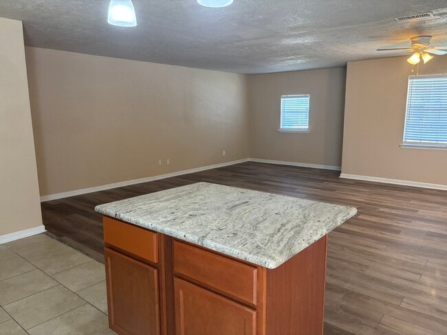 Photo - 474 Sweetbriar Dr