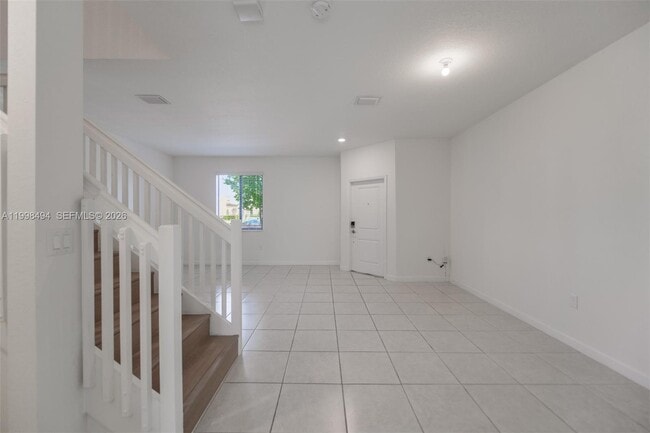 Photo - 640 NE 207th St