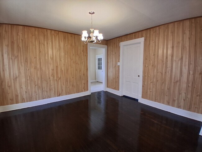 Photo - 206 W 7th St