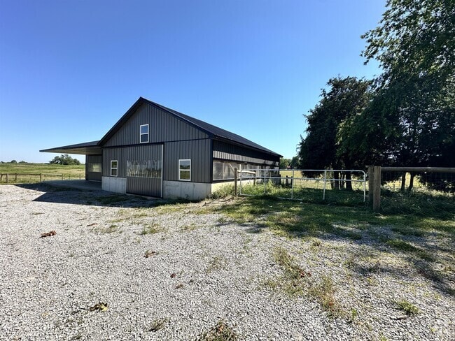 Building Photo - 5695 Pilot Rock Rd Rental