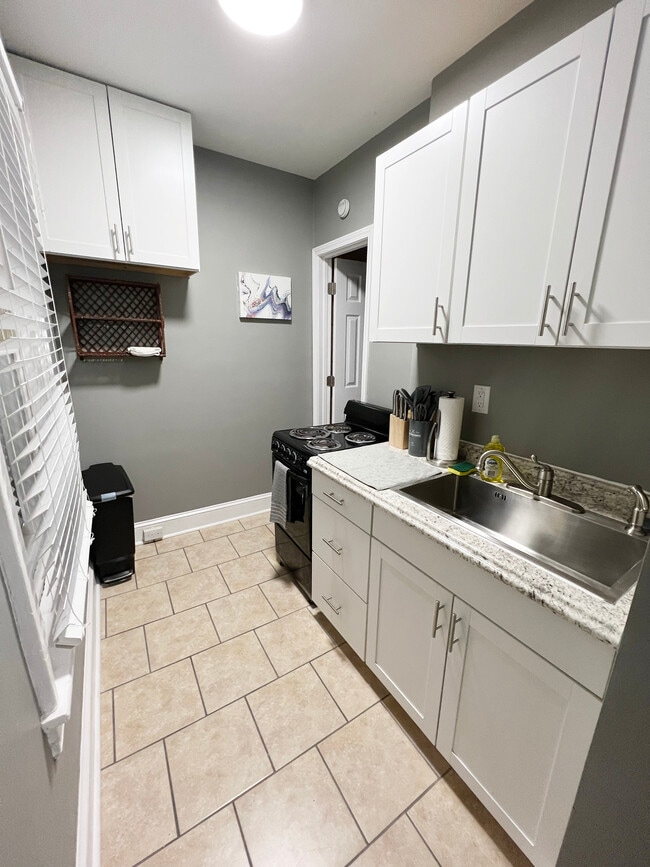Photo - 817 Ferdinand Ave SW Unit 4