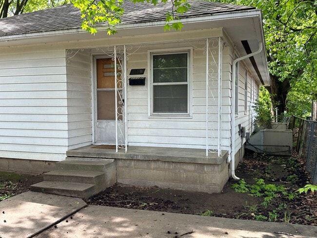 Building Photo - 111 W Lindburg St Unit 111 W Lindburg Apt B