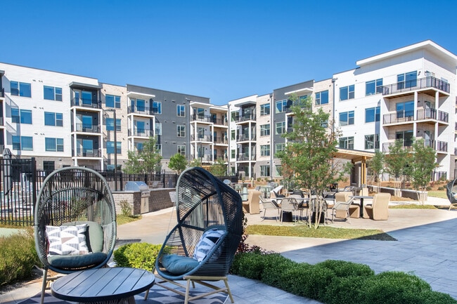 Photo - Taryn at 401