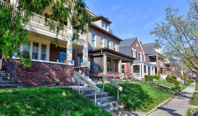 Building Photo - Charming 2-Bedroom Duplex in Franklin Park Rental