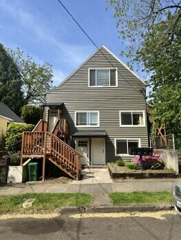 2-Bedroom, Upstairs, Hawthorne District - 2-Bedroom, Upstairs, Hawthorne District Apartment Unit 4