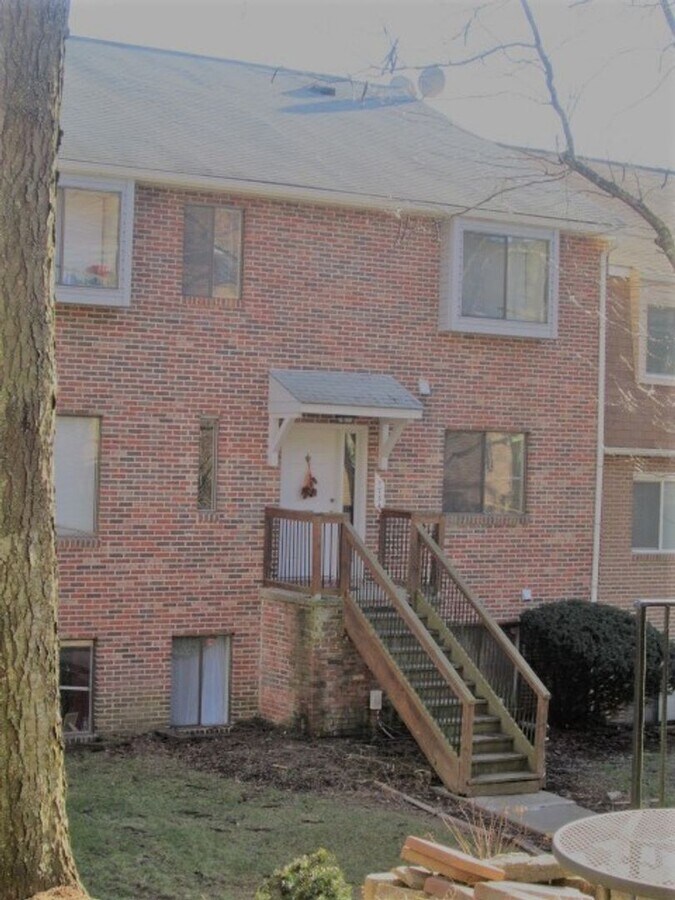 3 Bedroom 2 Bath Townhouse - 3 Bedroom 2 Bath Townhouse