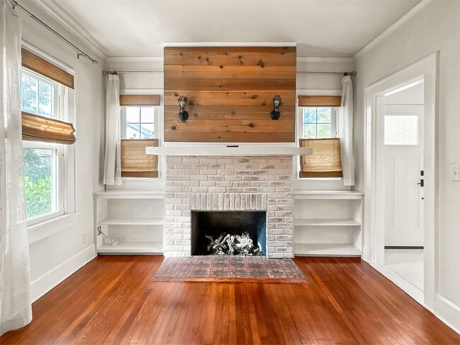 Photo - Lovely Home for Rent with Fireplace & Fully Fenced Yard– 2Bed | 2Bath