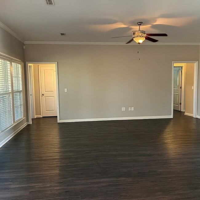 Photo - 305 Courtland Dr