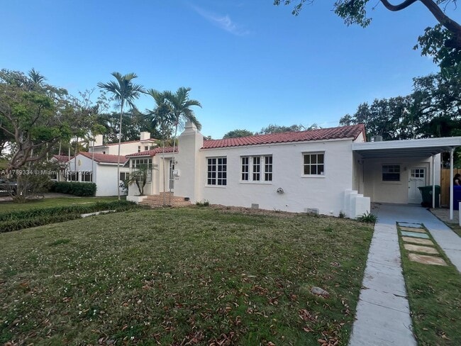 Photo - 668 NE 72nd Ter