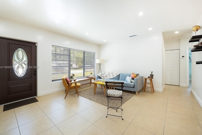 Photo - 250 NE 170th St