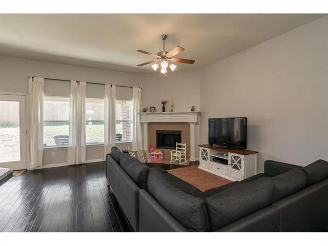 Photo - 212 Creekwood Dr House