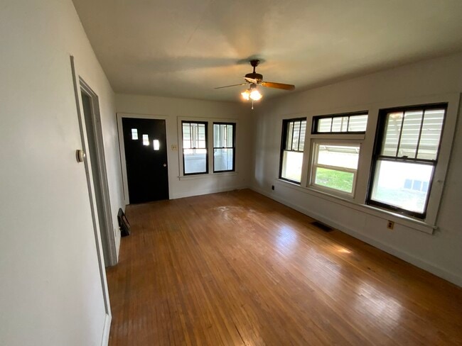 Photo - 208 Stroup St