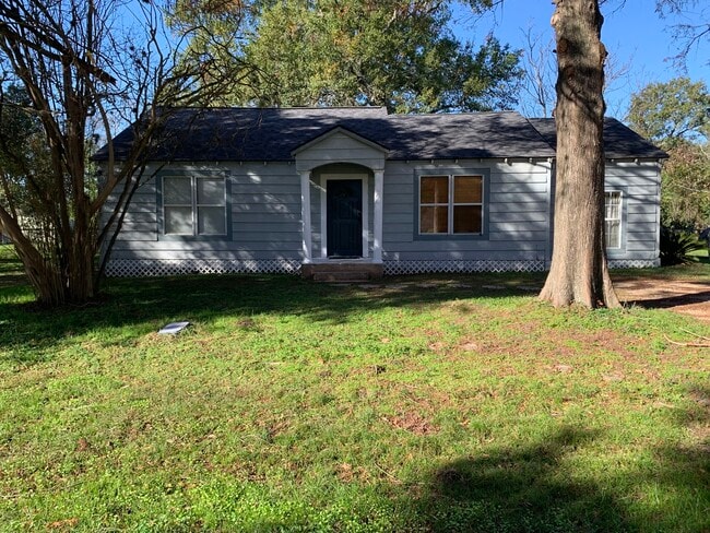 Building Photo - 1315 Penick Rd