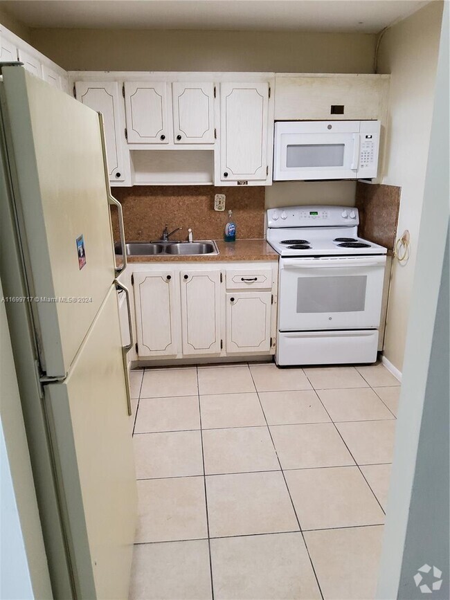 Building Photo - 1 bedroom in North Miami FL 33162 Rental