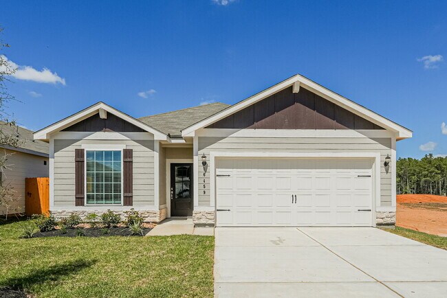 Building Photo - 16459 Hill Dr