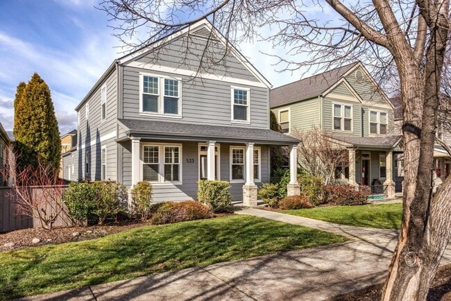 Building Photo - Four bedroom home for lease in the Riverwalk Neighborhood Ashland, Oregon