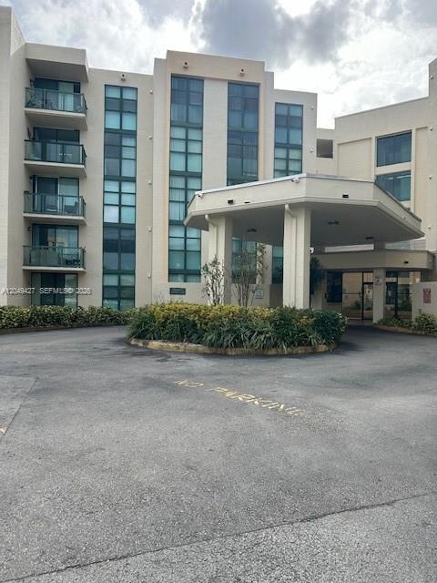 Building Photo - 2055 SW 122nd Ave Unit 101