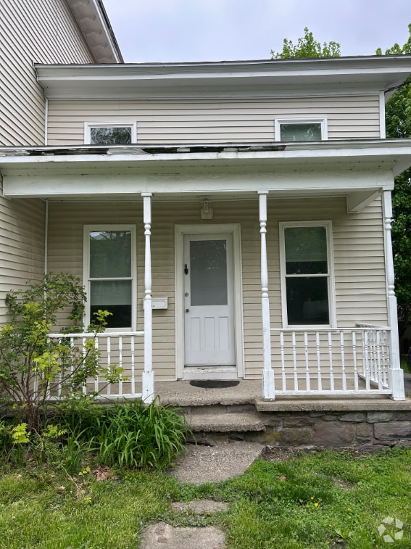 Building Photo - 331 W 5th St Unit Lower Rear Rental