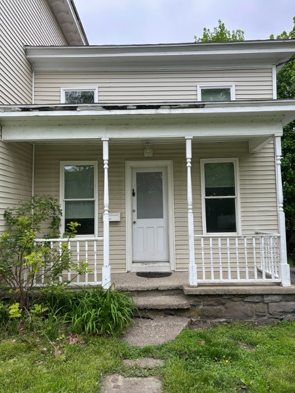 Building Photo - 331 W 5th St Rental