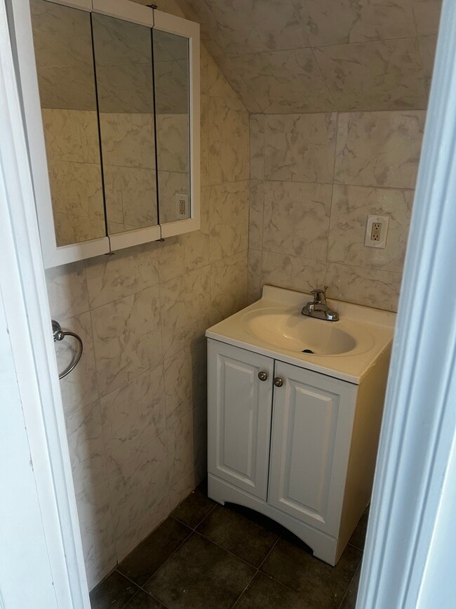 Photo - 425 Leslie St