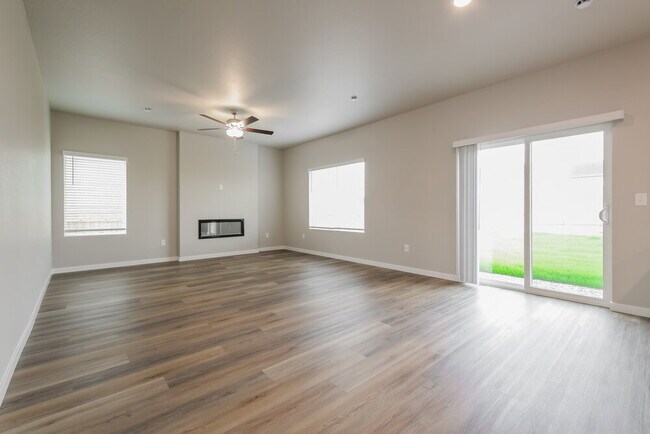 Photo - 2241 Christina St