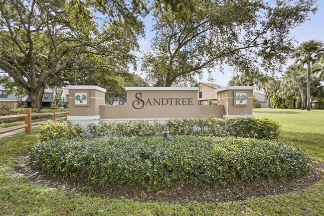 Building Photo - 323 Sandtree Dr