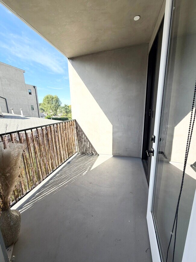 Photo - 5923 Laurel Canyon Blvd Unidad 301