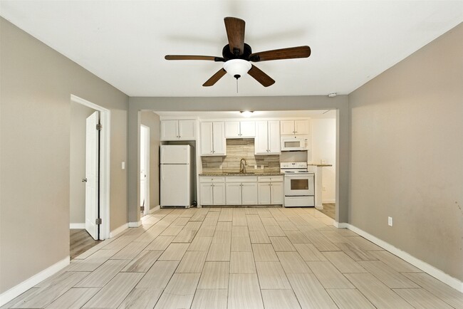 Photo - 1718 N Travis Ave
