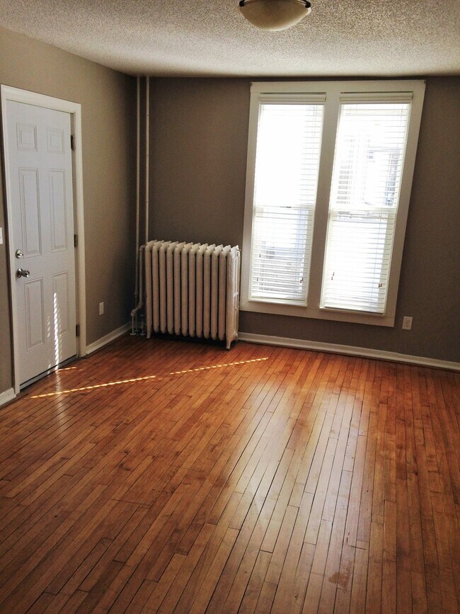 2 Br/1 Ba Condo in St. Paul Midway w/ Off... House Rental in Saint