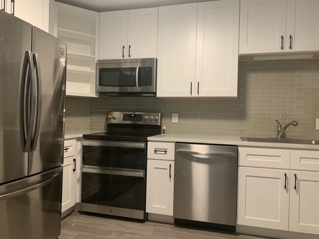 Double oven - 894 Ormewood Ave SE Unit 1