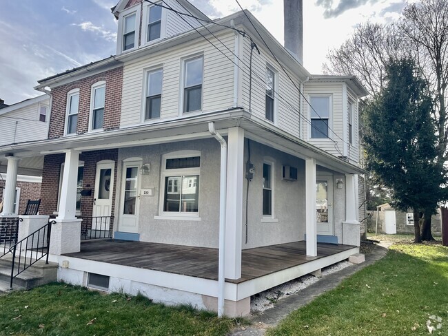 Building Photo - 222 N 7th St Rental