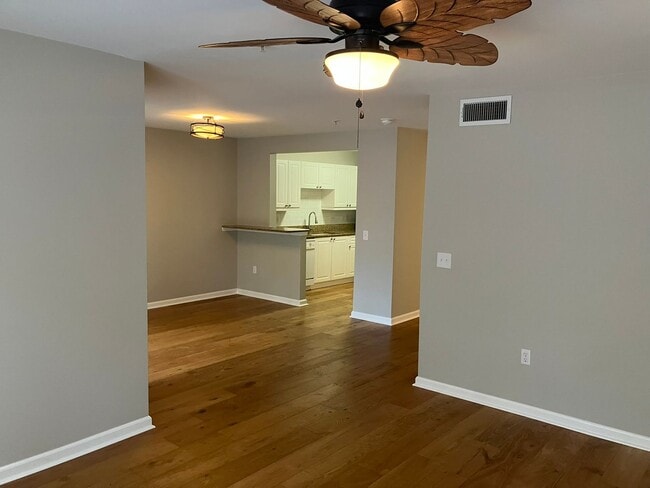 Building Photo - 2 Bedroom / 2.5 Bathroom @ Brighton Bay Rental