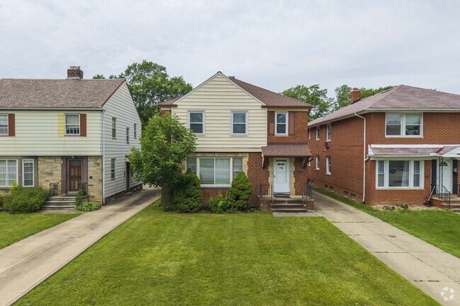 Building Photo - 2416 Warrensville Center Rd Rental