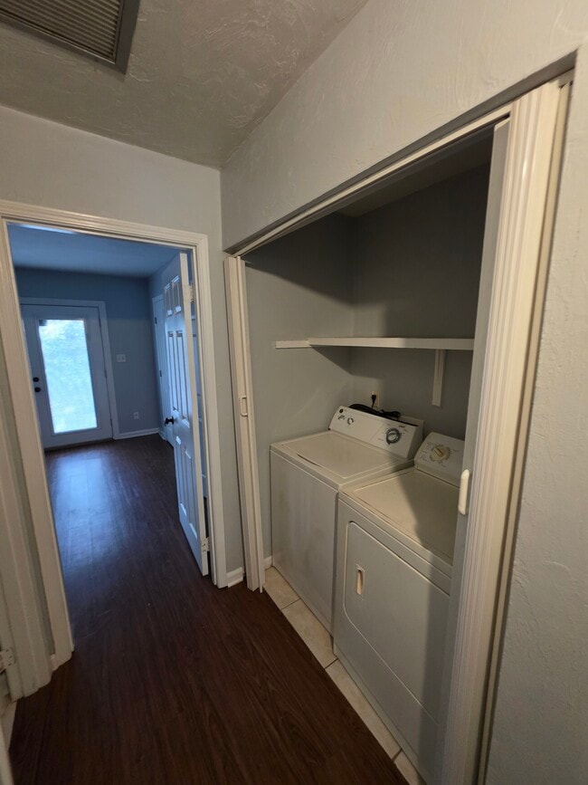 Photo - 1259 Orange Ave E