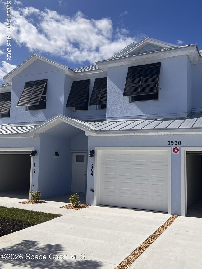 Building Photo - 3930 Playa Del Sol Dr Unit 204