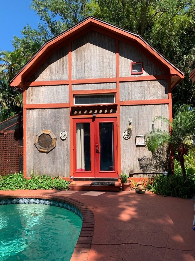 Building Photo - Beautifully Updated Clearwater Home in a Prime Location Near Beaches & Shopping