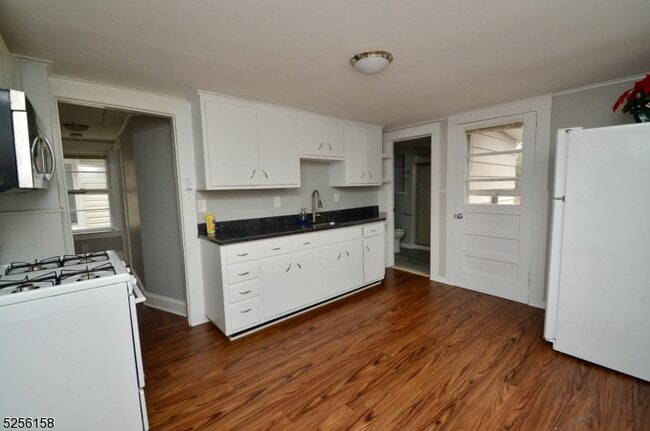 Photo - 30 Maple Ave