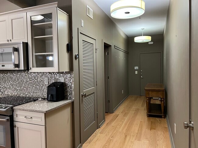 Photo - 800 Peachtree St NE Unidad 8217