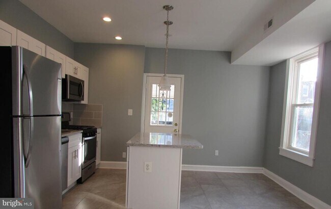 Photo - 2735 Chesterfield Ave