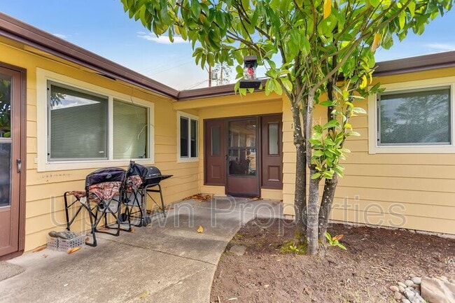 Building Photo - 6970 SW King Blvd