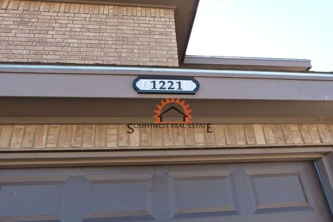 Photo - Spacious- 2 bedroom 2.5 bath 1 car garage apartment