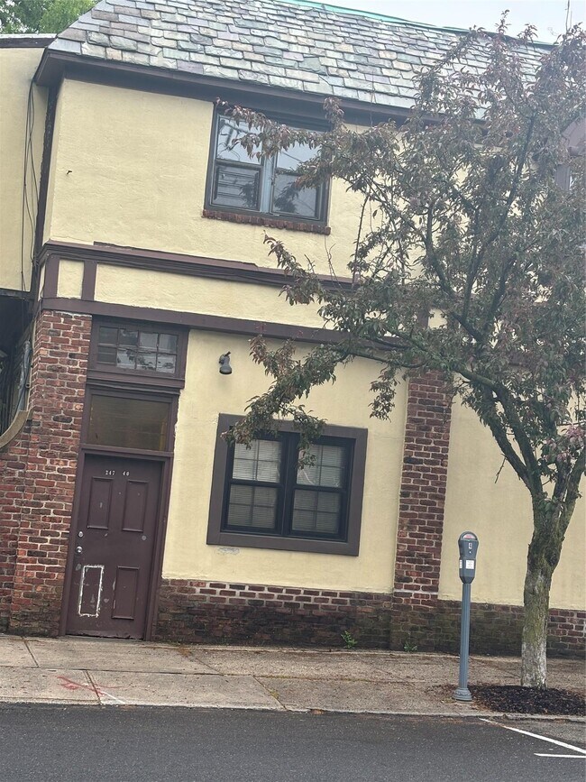 Building Photo - 24740 Jericho Tpke Rental