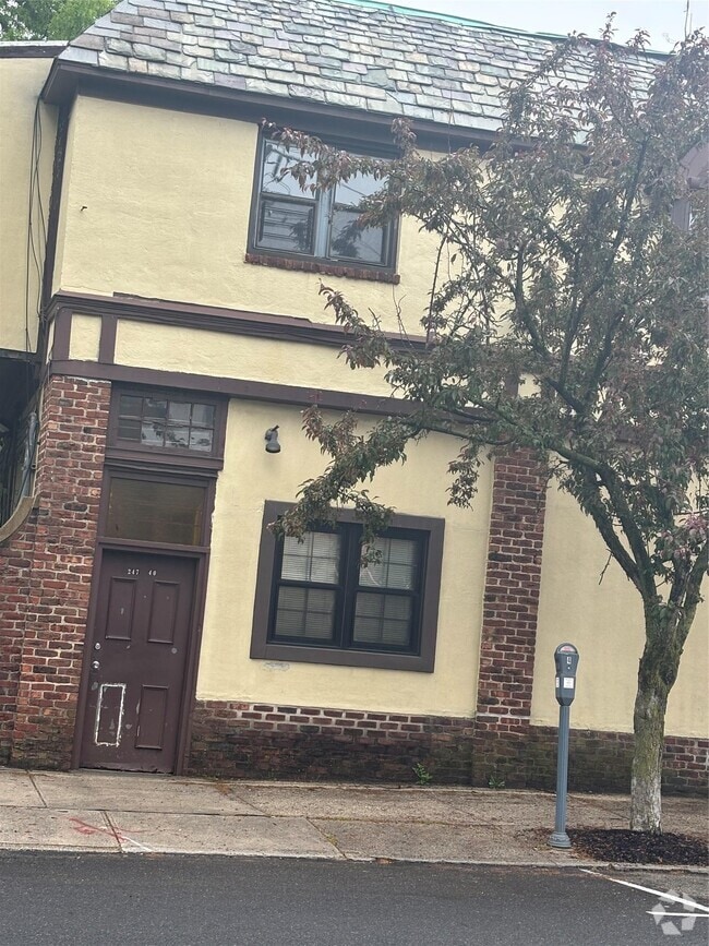 Building Photo - 24740 Jericho Tpke Rental