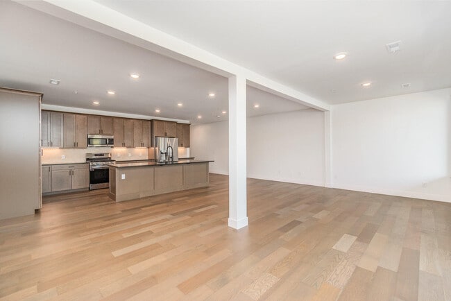 Photo - 617 Manhattan Blvd Unidad 302