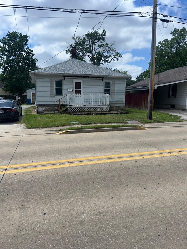 Photo - 319 W Corbin St