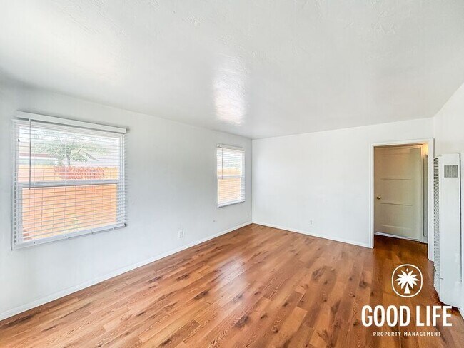 Photo - 6074 Rock St