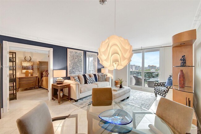 Building Photo - 336 N Birch Rd Unit 16B