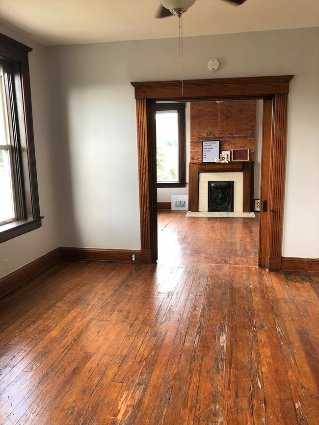 Beautiful woodwork - 4210 Langland St Unit 1