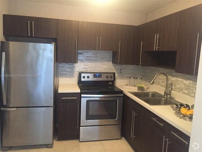 Building Photo - 1720 Funston St Unit 203 Rental
