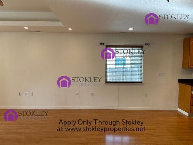 Photo - 2981 Pacific St